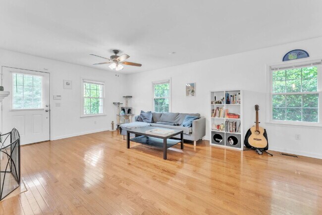 Building Photo - Quaint 3-Bedroom Retreat with Fireplace & ...