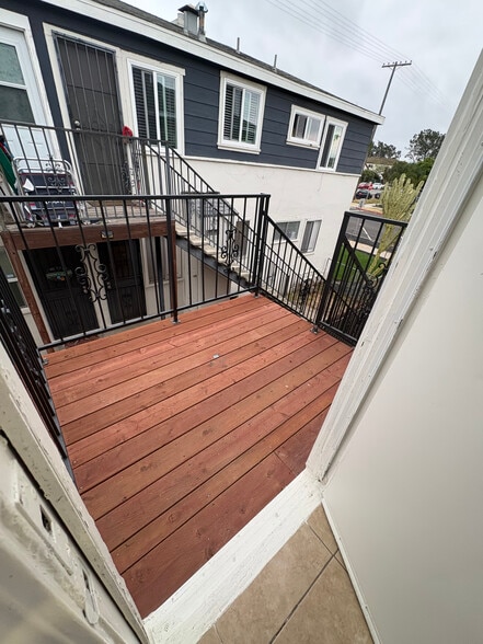 Back stairs / balcony - 331 E 5th St