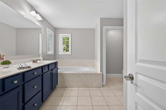 Building Photo - 7819 Brass Lantern Dr