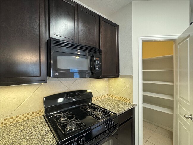Building Photo - 8107 Gran Villa Dr
