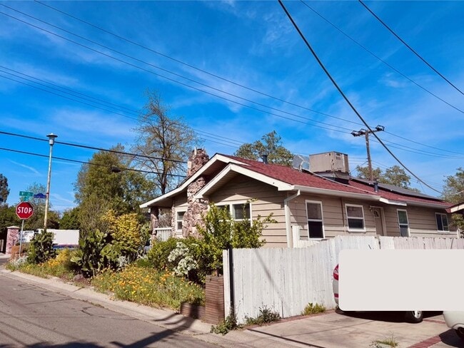 Building Photo - Welcome to this stunning 4-bedroom, 2-bath...