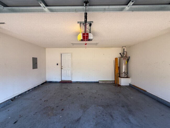 Building Photo - 3 Bedroom 2 Bath Brick Home in Milton!