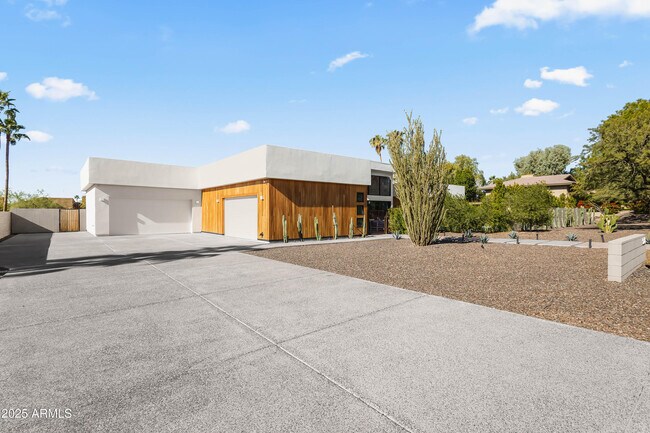 Building Photo - 5156 N 45th Pl