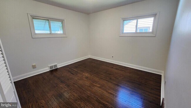 Building Photo - 213 Overbrook Ave