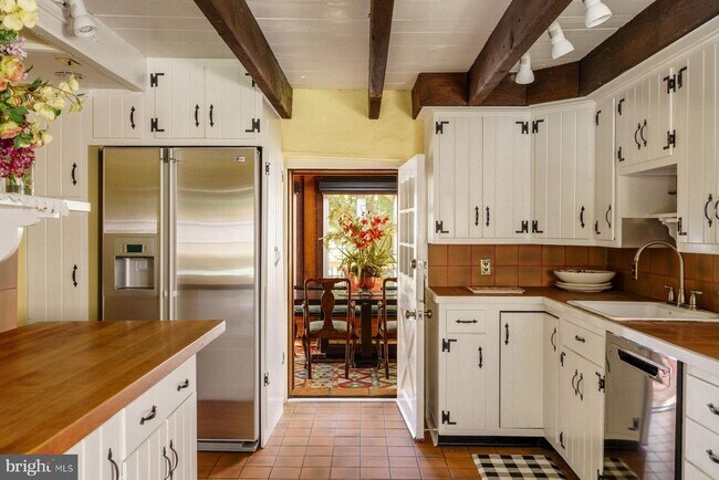 Building Photo - 2943 Windy Bush Rd