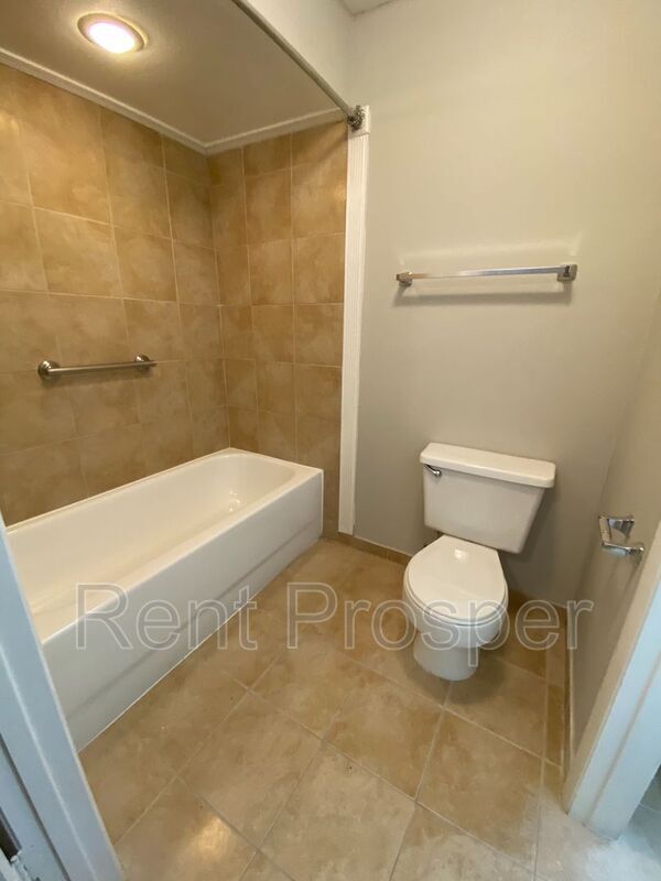 Building Photo - 304 Cherokee Ct
