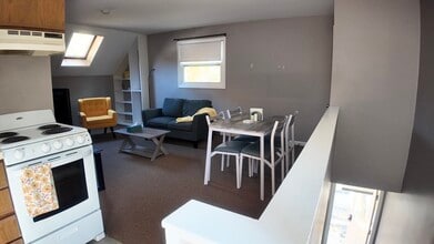 Building Photo - 50 Forest St