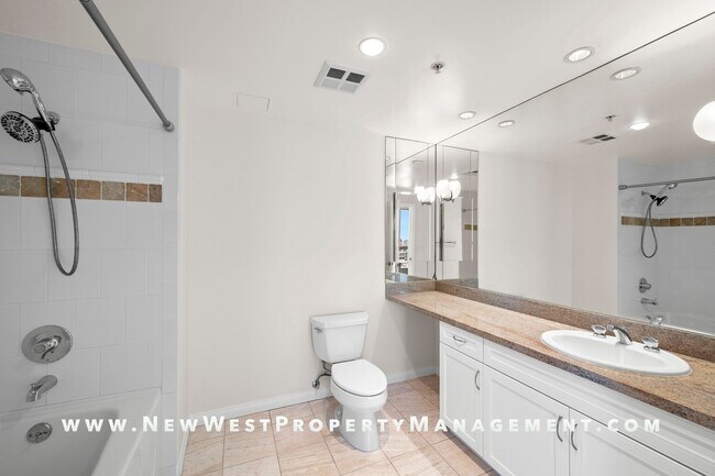 Building Photo - Spectacular Marina District 3-Bedroom Pent...