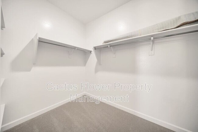 Building Photo - 6946 W Buckhorn Trail