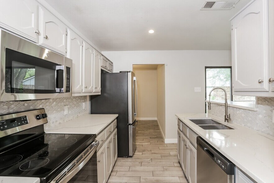 Building Photo - 1330 Heather Run Dr