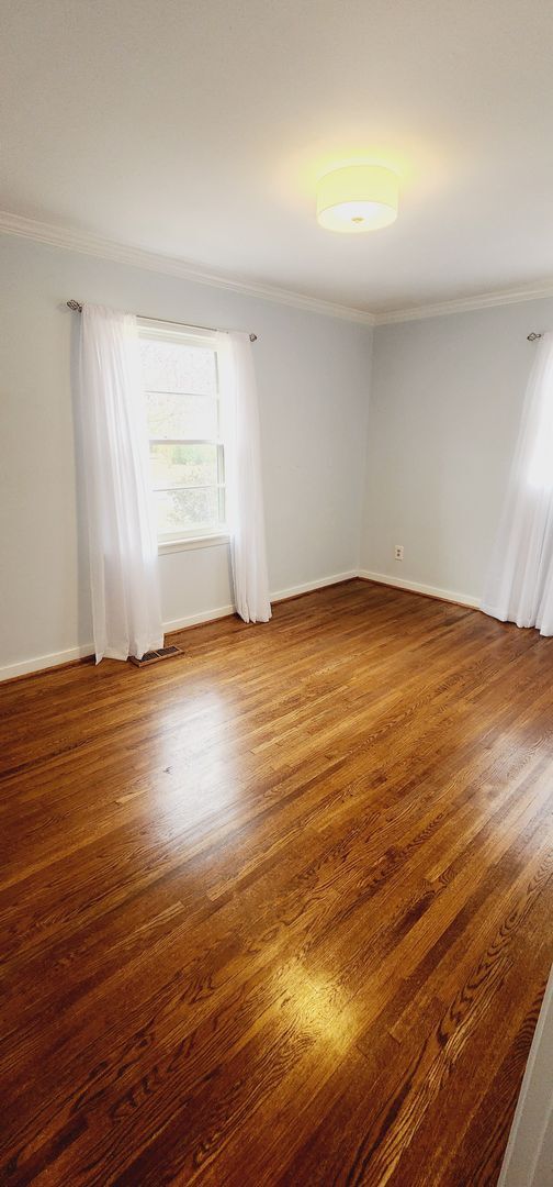 Building Photo - 209 Knoll Crest Dr