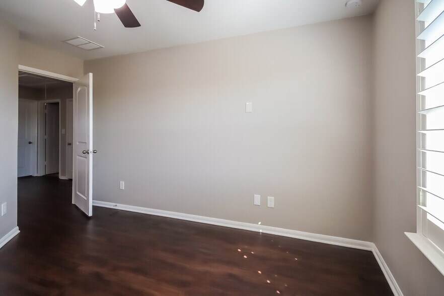 Building Photo - 15002 Golden Summer Ct