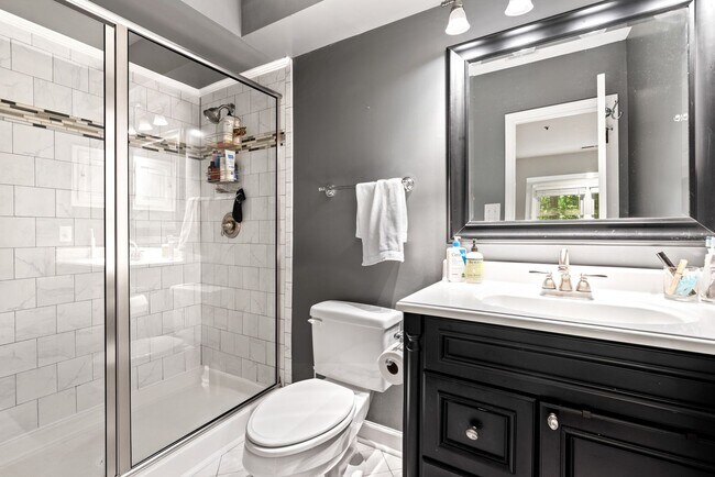 Building Photo - Downtown Living in Raleigh, NC!