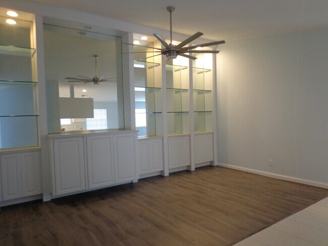 Building Photo - 8097 Montserrat Pl