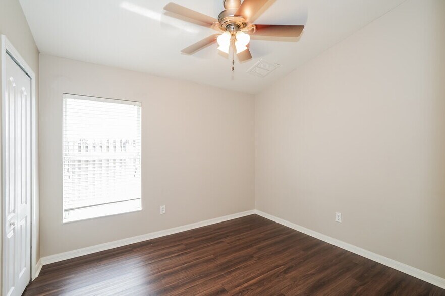 Building Photo - 18114 Cypress Bay Pkwy