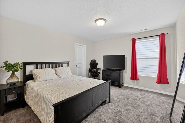 Building Photo - "Spacious 4-Bed Sanctuary with 3.5 Baths in Fountain, CO – Your Perfect Home Awaits!"