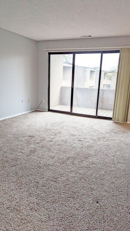 Building Photo - 60 Shrewsbury Green Dr