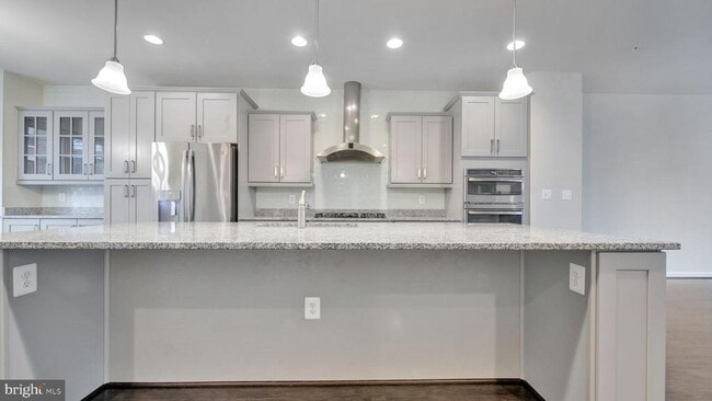 Building Photo - 513 Riversail Ln