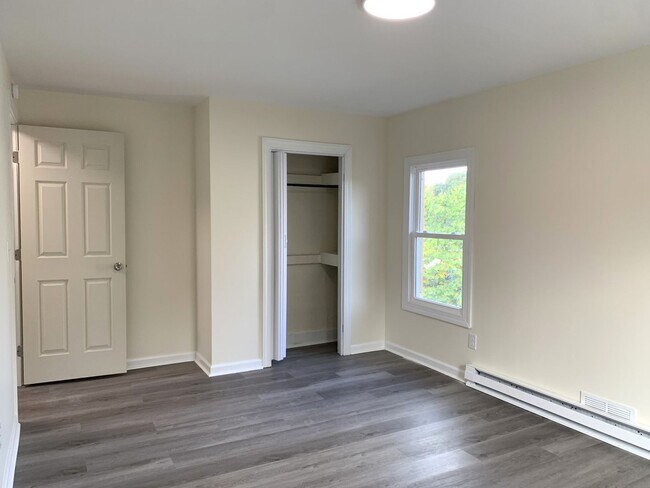 Building Photo - Newly renovated 4 bed/2.5 bath single fami...