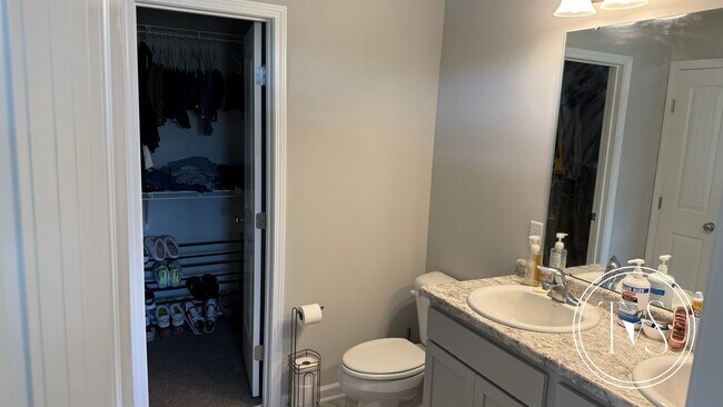 Building Photo - RATE DROP ALERT (was $2600/month)!