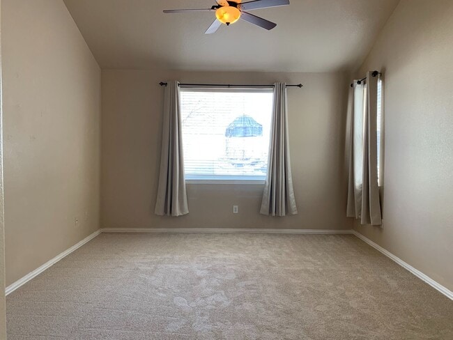 Building Photo - This beautiful home has 4 bedrooms, 2.1 baths and is perfect for an active family. There are thre...