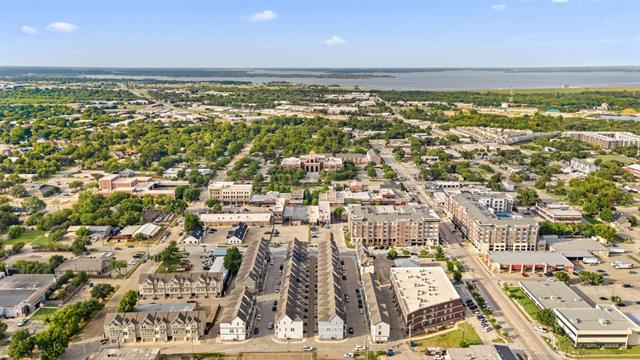 Building Photo - 203 S Village Way