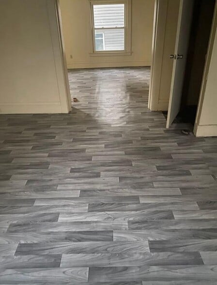 Building Photo - 384 Meek St