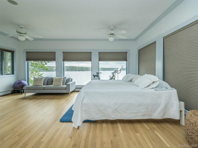 Building Photo - 24 Bay Ave