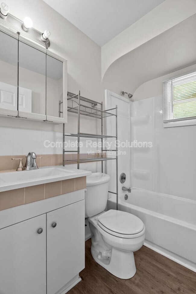 Building Photo - 9724 Dennis Dr