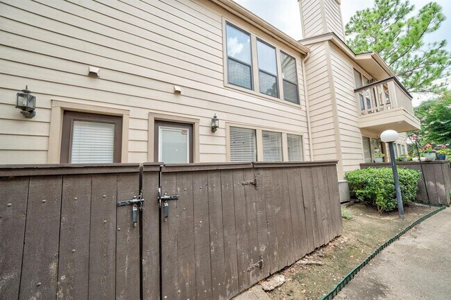 Building Photo - 2277 S Kirkwood Rd