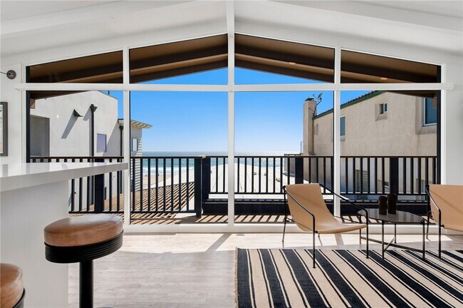 Building Photo - 816 The Strand