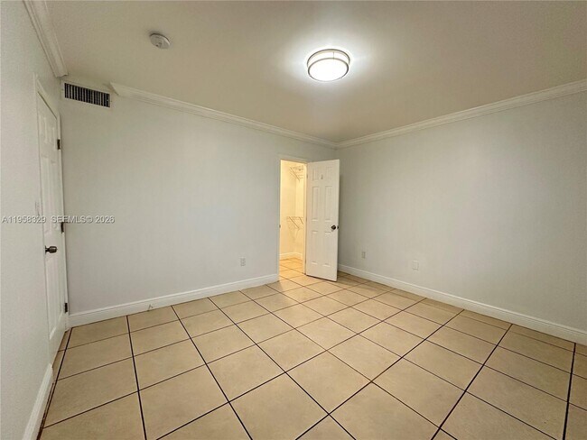 Building Photo - 2536 Van Buren St