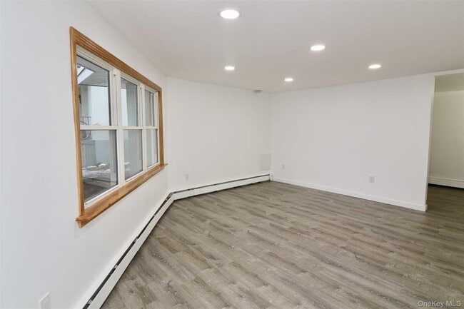 Building Photo - 128 Catherine St