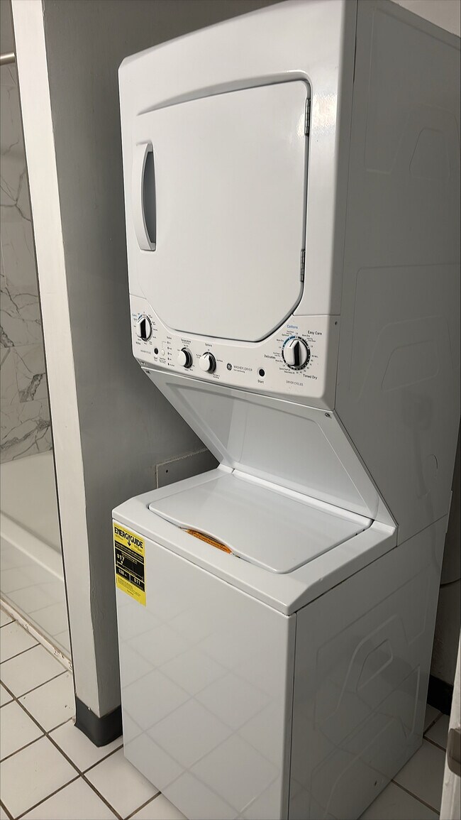 Image - OakView Apartments