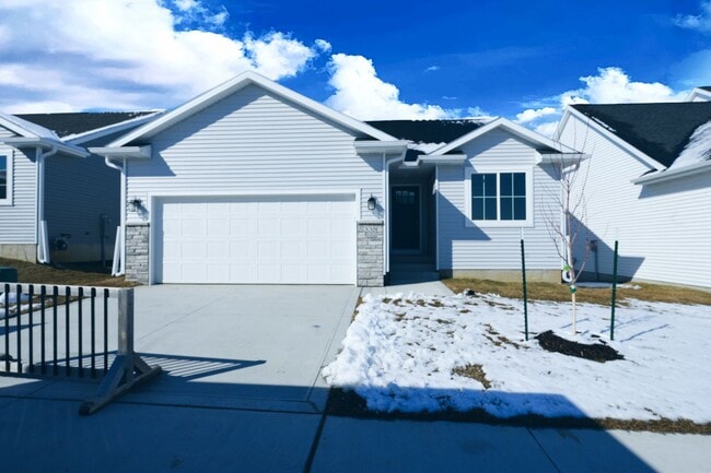 Primary Photo - Beautiful 3 Bed Ranch Home w/ fully finished basement in Prime Norwalk Location