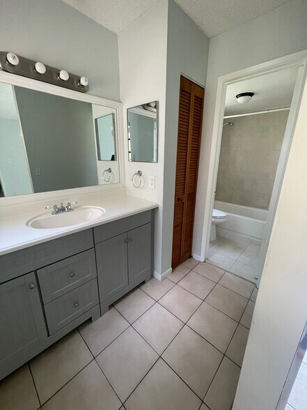 Building Photo - 8820 SW 123rd Ct