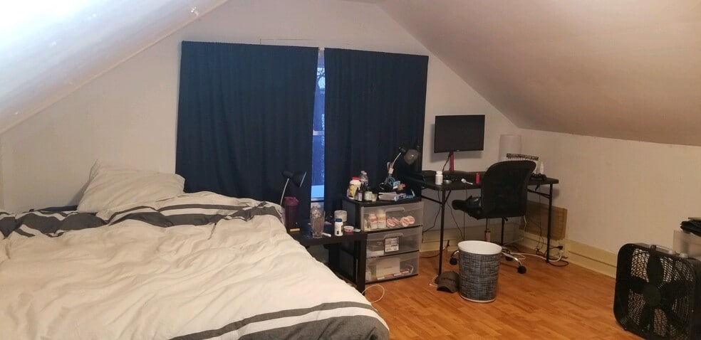 Building Photo - 107 5th Ave