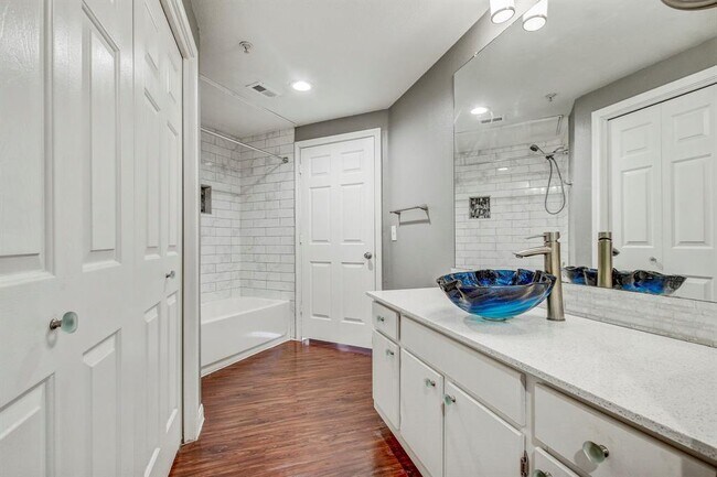 Building Photo - 2320 Gracy Farms Ln