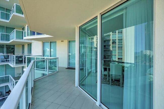 Building Photo - 250 Sunny Isles Blvd