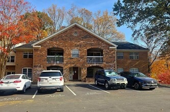 Building Photo - Bright and Cozy 1 Bed 1 Bath Condo In With Balcony In Vibrant Burke Cove