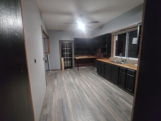 Kitchen - 255 E Main St