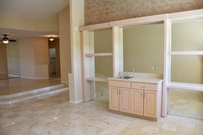 Building Photo - Gorgeous 4 bedroom single story home with ...