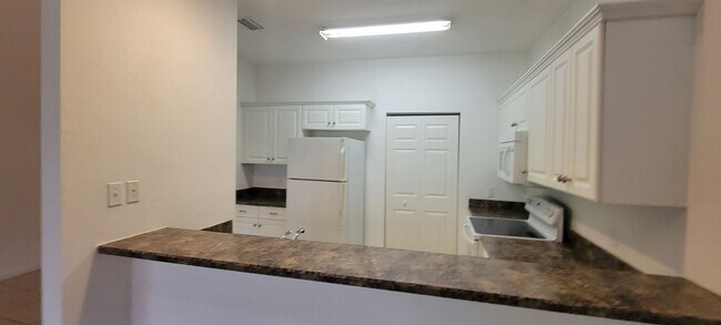 Building Photo - Charming 2/2 townhouse in Eagle Trace