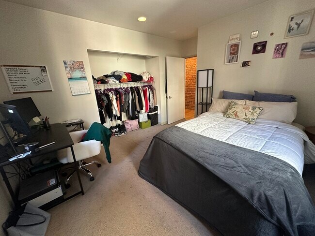 Building Photo - 87 Gainsborough St