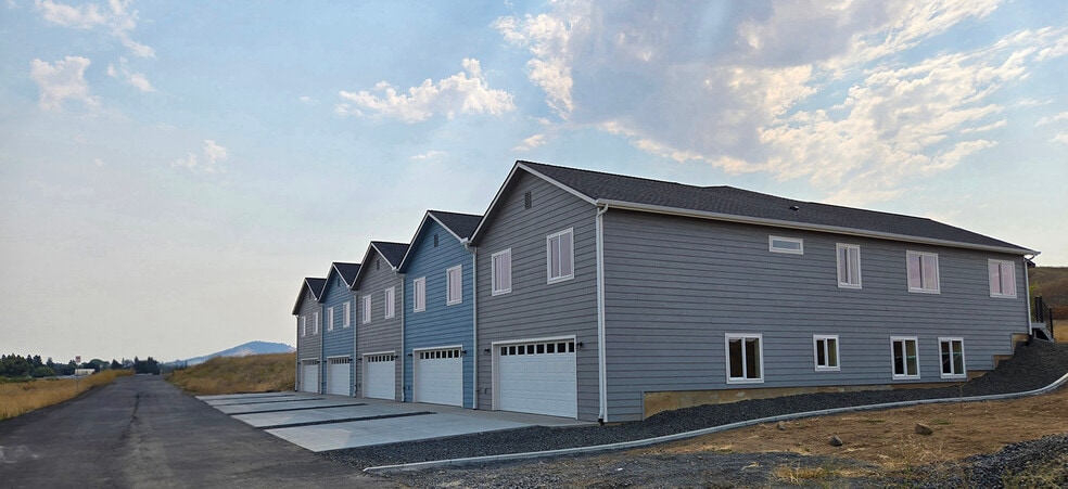 Garage View of Edington Townhomes. - 1408 Edington Ave