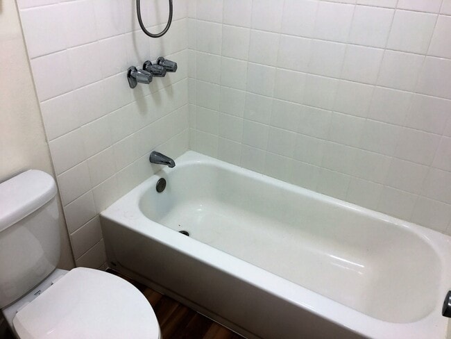 Building Photo - Recently Remodeled 1 Bdrm. 1 Bath w/ 1 Reserved Parking Stall