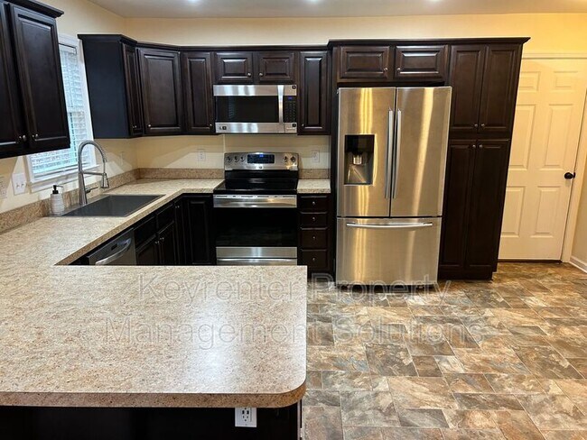 Building Photo - 107 Oakstone Run