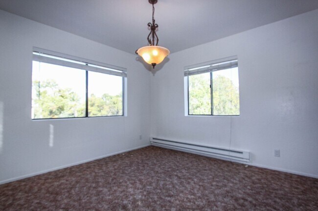 Building Photo - 333 W Leroux St