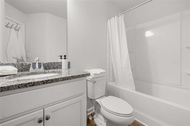Building Photo - 925 Lakehaven Ln