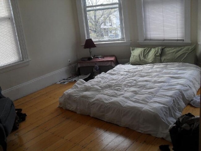 Building Photo - Spacious 4 Bedroom Available 9/1 - On the Green Line 7 mins to BU/ Northeastern